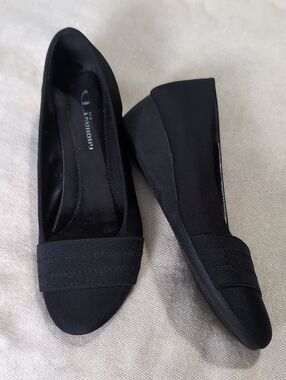 CL by Laundry Black Wedge Pumps